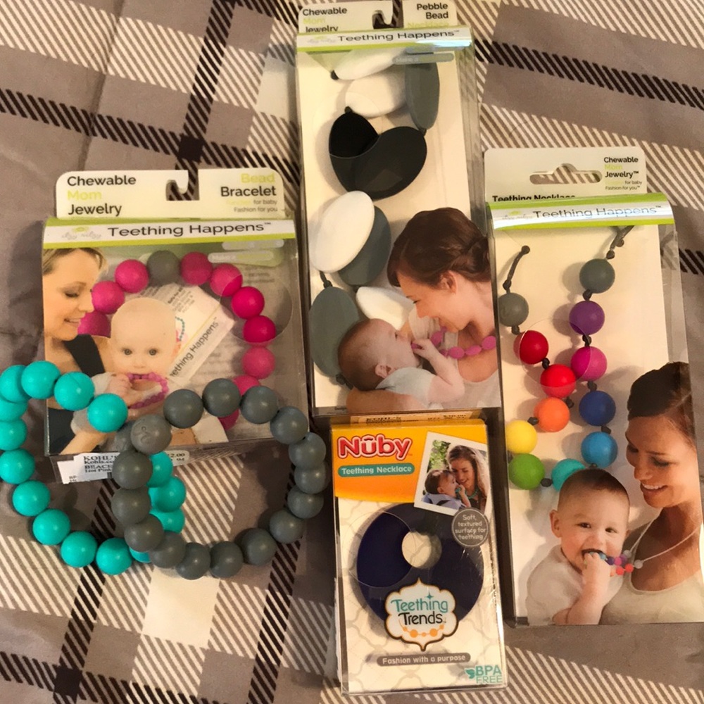 Lot of teething jewelry for mom and baby 👶